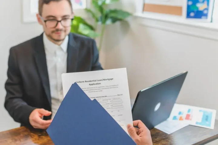 Illustration pour l’article : Banque et assurance en alternance : salaire, formations et débouchés